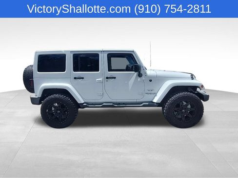Used 2016 Jeep Wrangler Unlimited Sahara w/ Connectivity Group AWD/4WD image 23