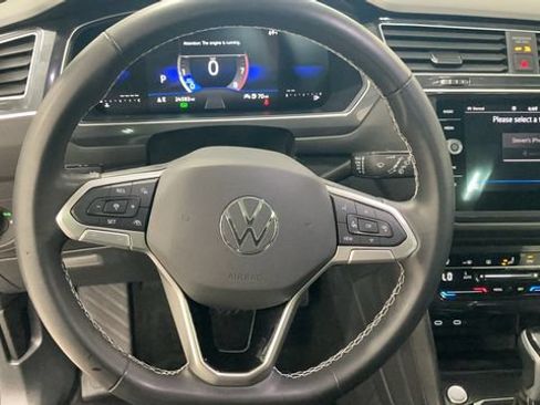 Certified 2024 Volkswagen Tiguan SE AWD/4WD image 17