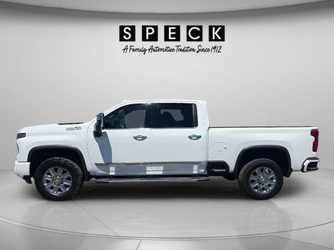 Used 2024 Chevrolet Silverado 3500 High Country w/ High Country Premium Package AWD/4WD image 2