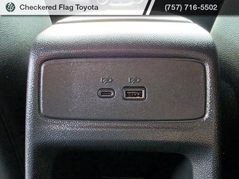 Used 2024 Chevrolet Trax RS w/ Sunroof Package FWD image 39