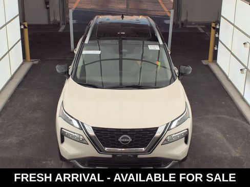 Used 2023 Nissan Rogue SL w/ SL Premium Package image 2