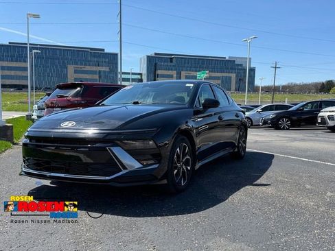 Used 2025 Hyundai Sonata SEL FWD image 3