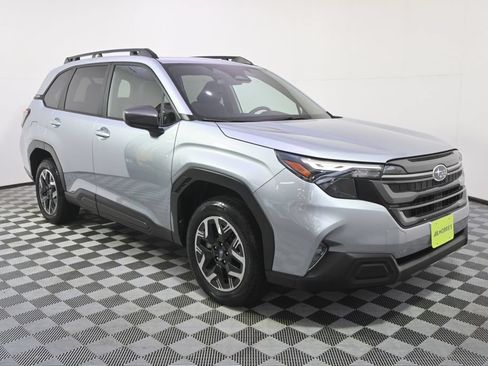 Used 2025 Subaru Forester Premium AWD/4WD image 8