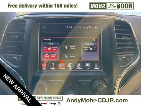 Used 2017 Jeep Grand Cherokee Limited image 16