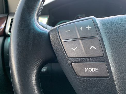 Used 2015 Lexus LX 570 4WD w/ Luxury Package image 19