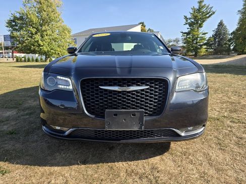 Used 2019 Chrysler 300 S image 2