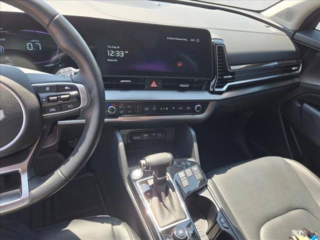Used 2025 Kia Sportage EX FWD image 12