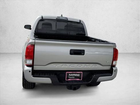 Used 2017 Toyota Tacoma TRD Sport w/ Premium & Technology Package image 5