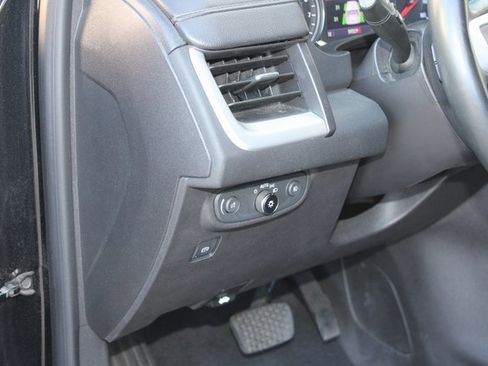 Used 2023 GMC Terrain SLT image 23