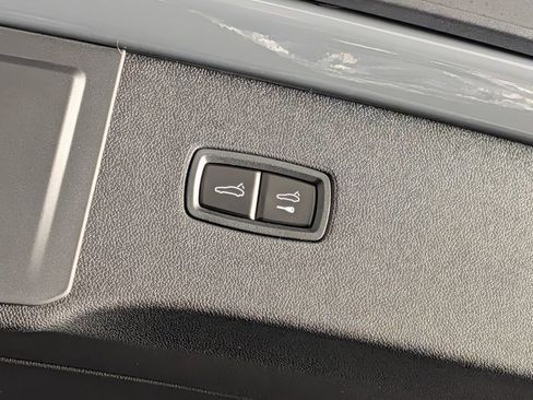 New 2026 Porsche Cayenne image 19