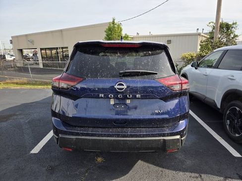 Used 2024 Nissan Rogue SV image 6