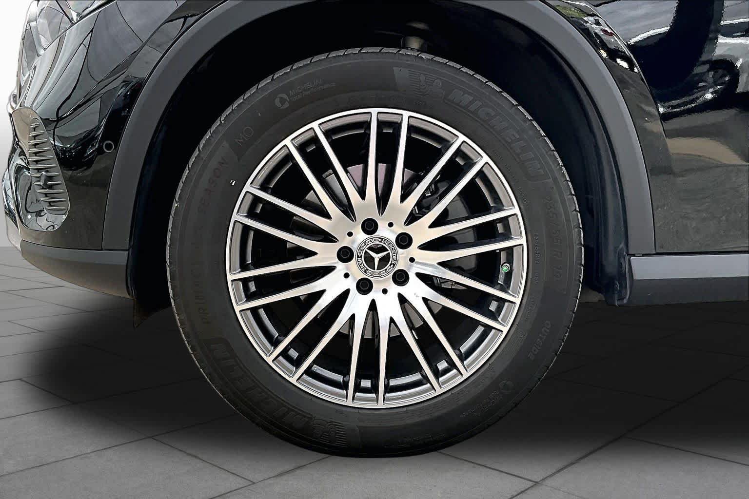 Used 2024 Mercedes-Benz GLC 300 4MATIC image 11
