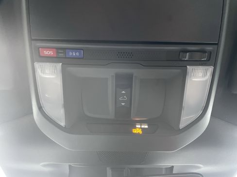 Used 2025 Subaru Forester Premium image 30