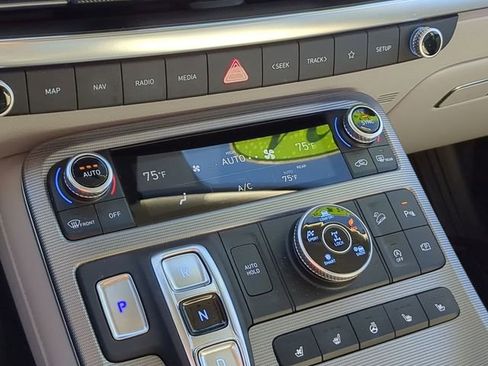 Used 2024 Hyundai Palisade Calligraphy image 28