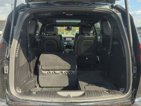 Certified 2022 Chrysler Pacifica Limited w/ Uconnect Theater Family Group image 25