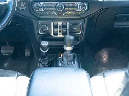 Used 2019 Jeep Wrangler Unlimited Sahara AWD/4WD image 35
