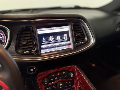 Used 2018 Dodge Challenger R/T Scat Pack w/ Leather Interior Group image 17