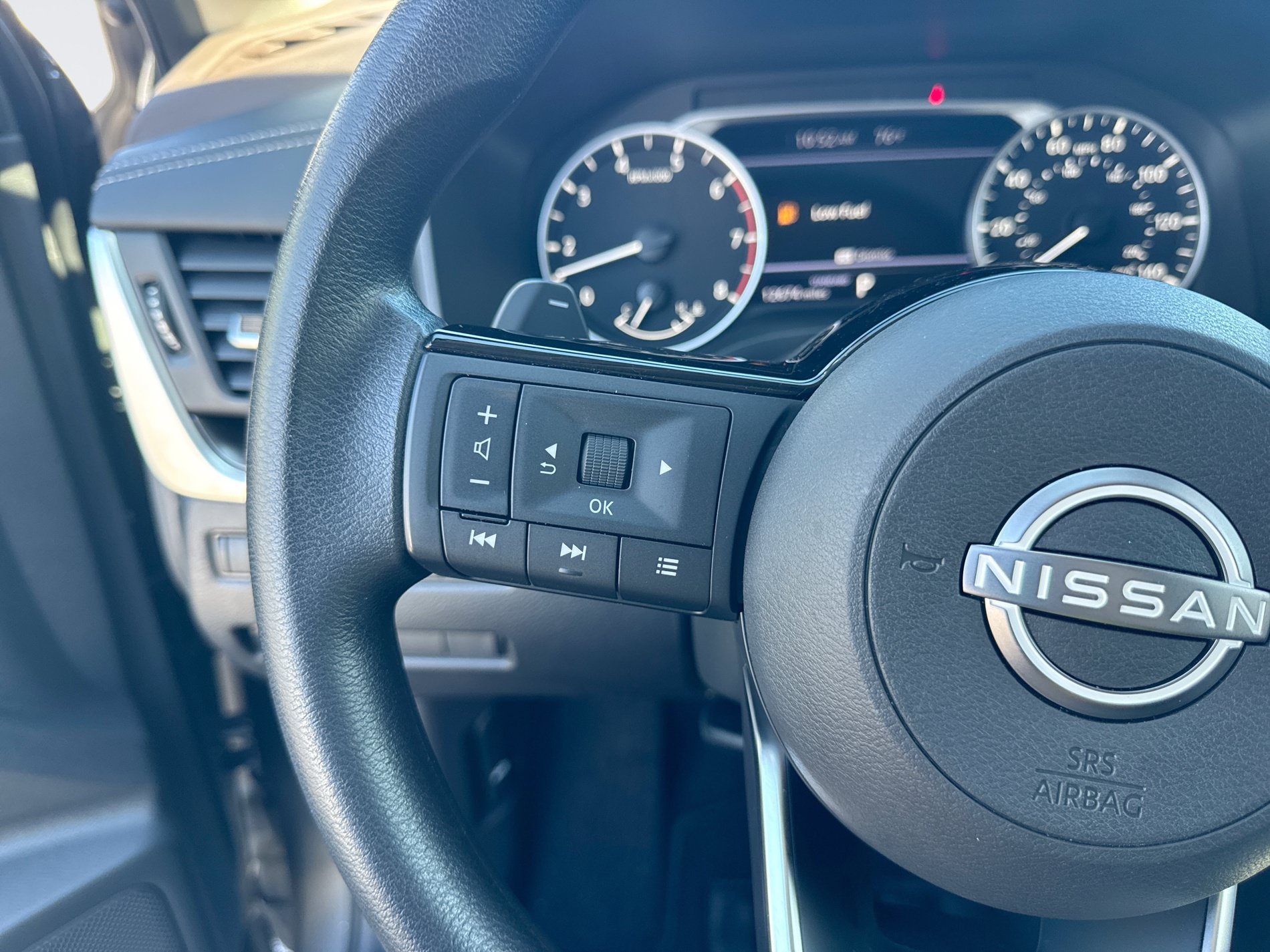 Certified 2023 Nissan Rogue SV FWD image 23