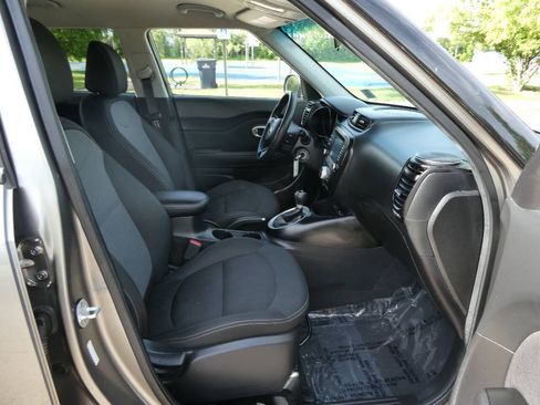 Used 2019 Kia Soul + FWD image 27