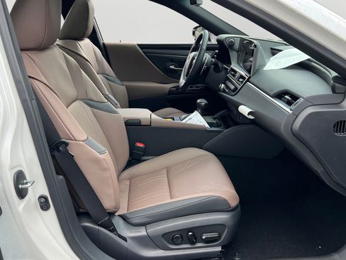 New 2025 Lexus ES 350 Ultra Luxury image 5