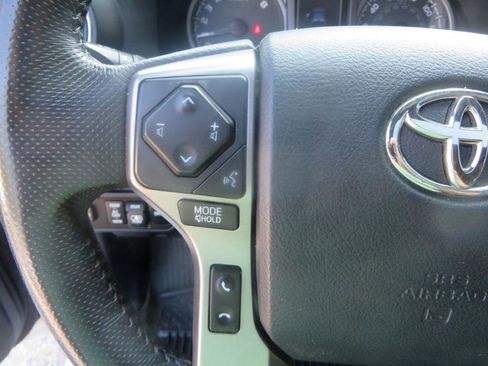 Used 2017 Toyota Tacoma Limited w/ Tow Package AWD/4WD image 18