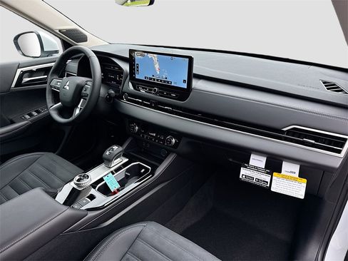 New 2026 Mitsubishi Outlander SE image 31