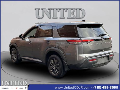 Used 2023 Nissan Pathfinder S image 6