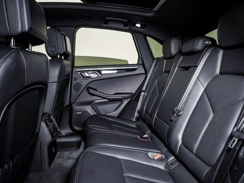 Certified 2025 Porsche Macan image 17