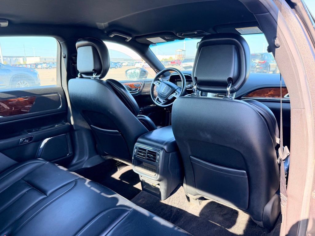Used 2018 Lincoln Continental Premiere AWD/4WD image 17