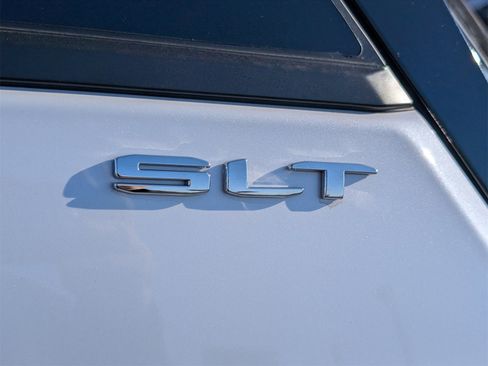 Used 2024 GMC Terrain SLT w/ Infotainment Package II image 5