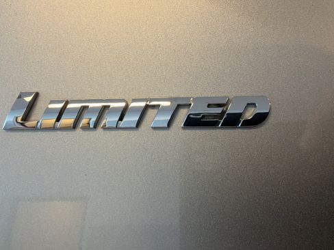 Used 2022 Toyota Tacoma Limited AWD/4WD image 39