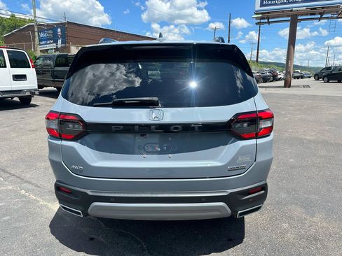Used 2023 Honda Pilot Touring image 6