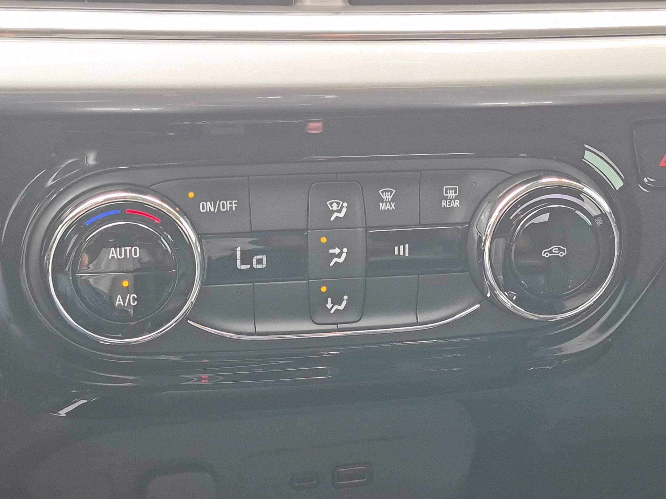 Used 2024 Chevrolet Trax LT FWD image 20