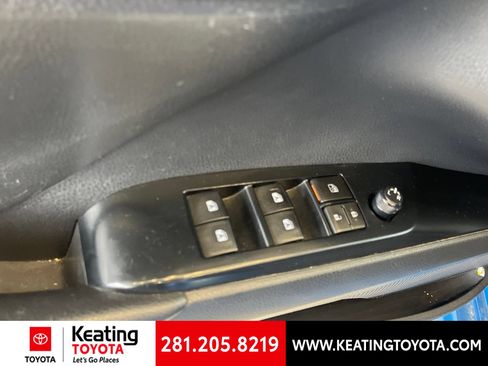 Used 2020 Toyota Camry SE FWD image 11