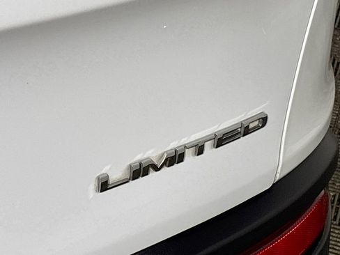 Used 2018 Jeep Cherokee Limited w/ Luxury Group image 25