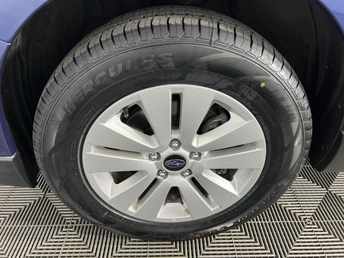 Used 2019 Subaru Outback 2.5i Premium image 11