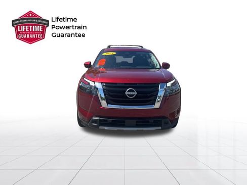Used 2025 Nissan Pathfinder SL AWD/4WD image 2