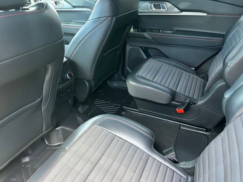 Certified 2025 Ford Explorer ST-Line image 4