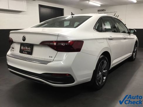 Used 2023 Volkswagen Jetta SE FWD image 10