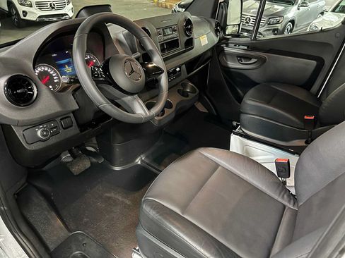 Used 2025 Mercedes-Benz Sprinter 2500 image 22