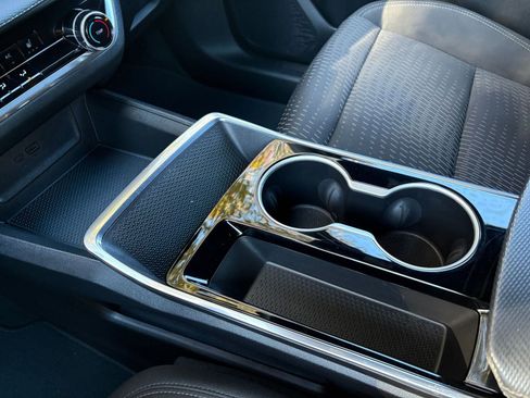 Used 2025 Chevrolet Equinox LT image 37