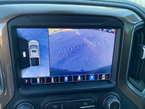 Used 2020 Chevrolet Silverado 1500 High Country w/ Technology Package AWD/4WD image 29