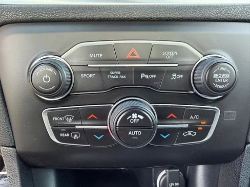 Used 2019 Dodge Charger SXT AWD/4WD image 27