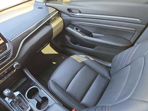 Used 2023 Nissan Altima 2.5 SR w/ SR Premium Package image 14