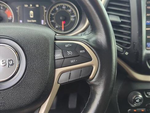 Used 2016 Jeep Cherokee Latitude w/ Comfort/Convenience Group image 17