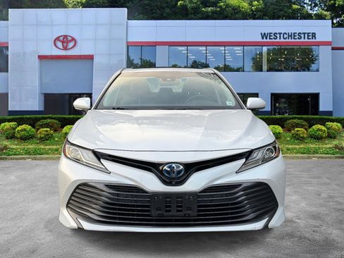 Used 2018 Toyota Camry XLE image 2