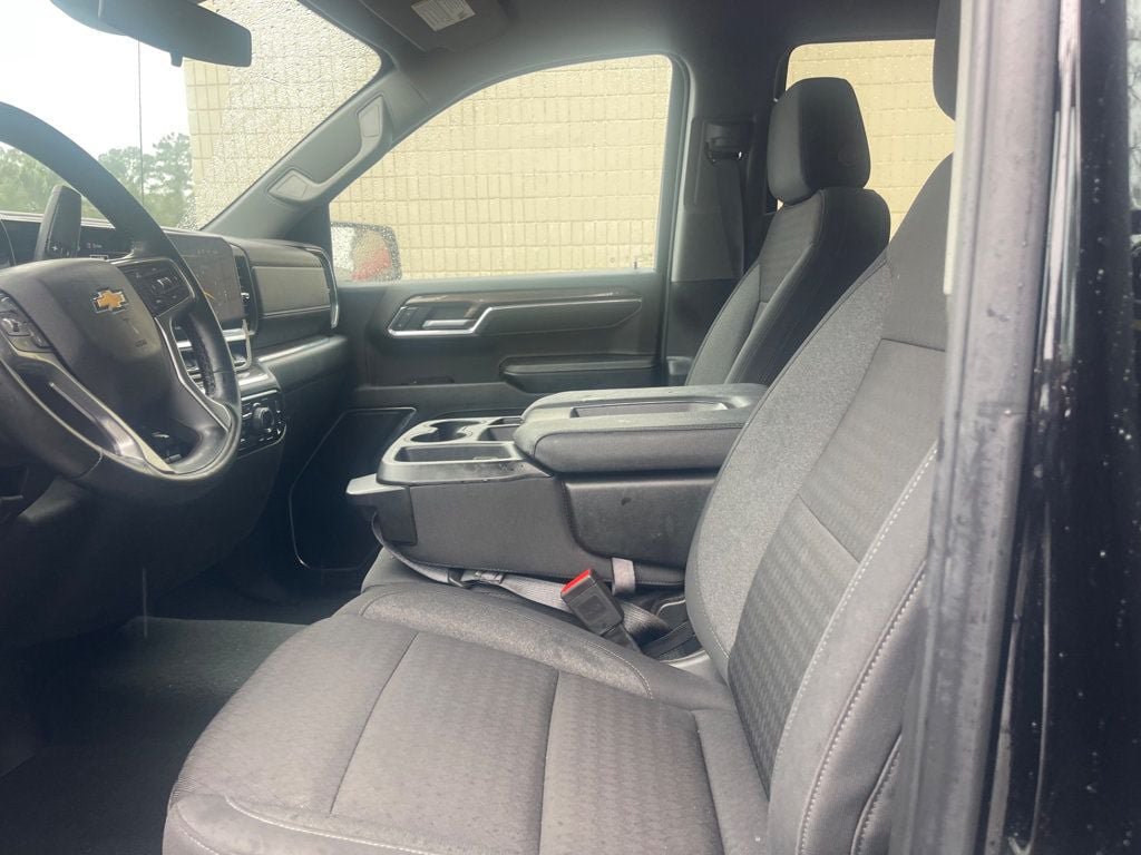 Used 2025 Chevrolet Silverado 1500 LT AWD/4WD image 11