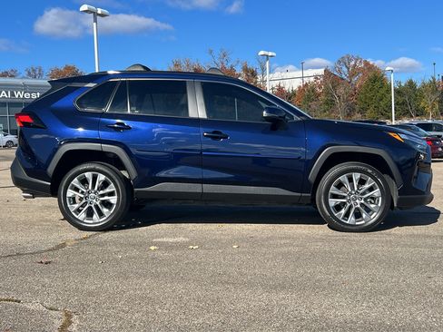 Used 2023 Toyota RAV4 XLE Premium image 4