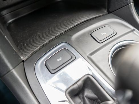 Used 2023 Chevrolet Equinox LT image 32