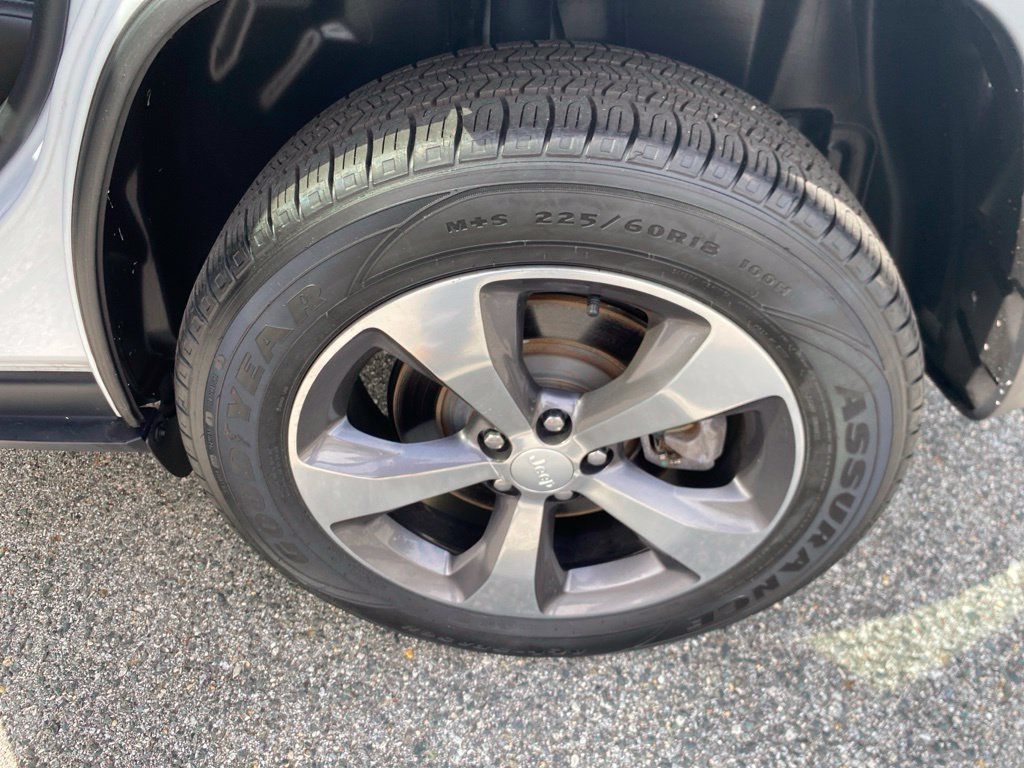 Used 2020 Jeep Cherokee Limited AWD/4WD image 8